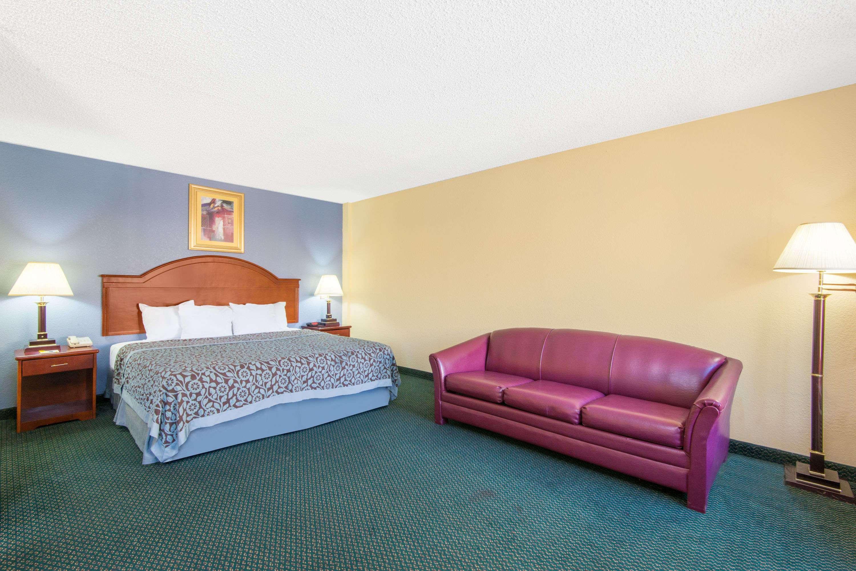 Days Inn & Suites By Wyndham Wichita East Exterior foto